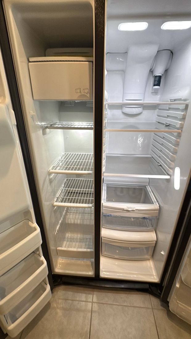 Refrigerator and freezer interior spotless after a move-out clean